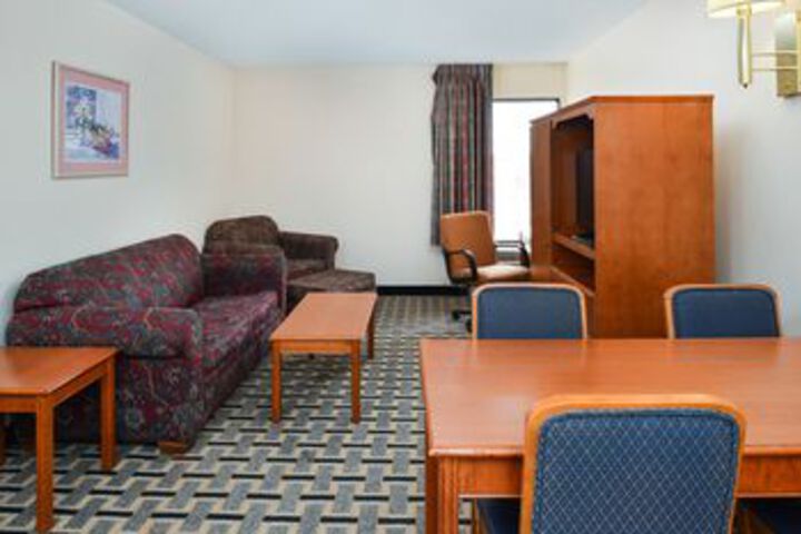 Room 33 of 46