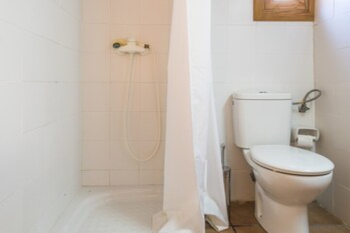 Room 2 of 31