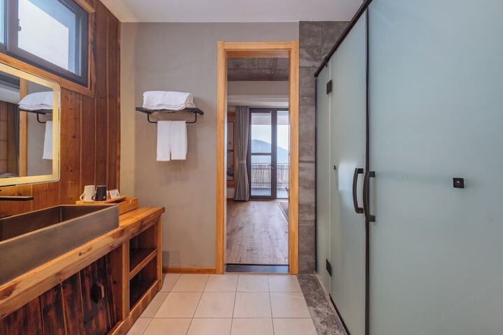 Room 182 of 259