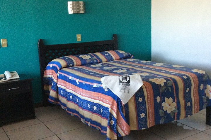 Room 14 of 28
