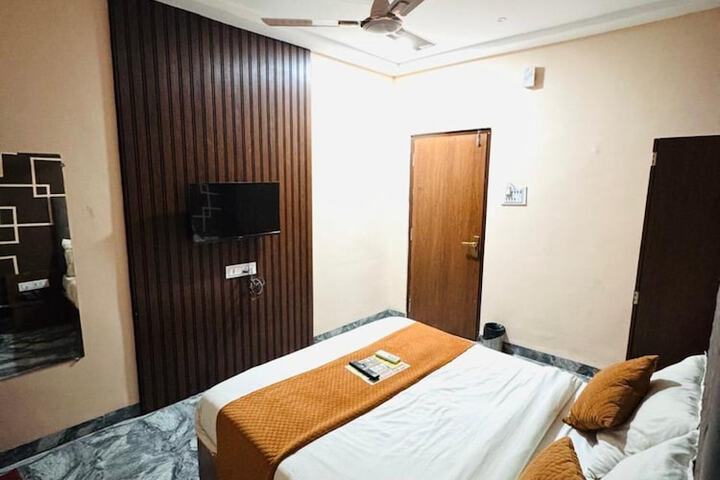 Room 3 of 30