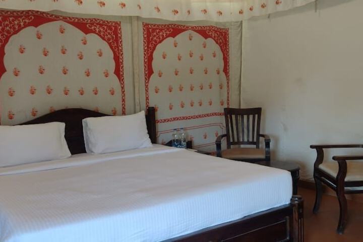 Room 6 of 30