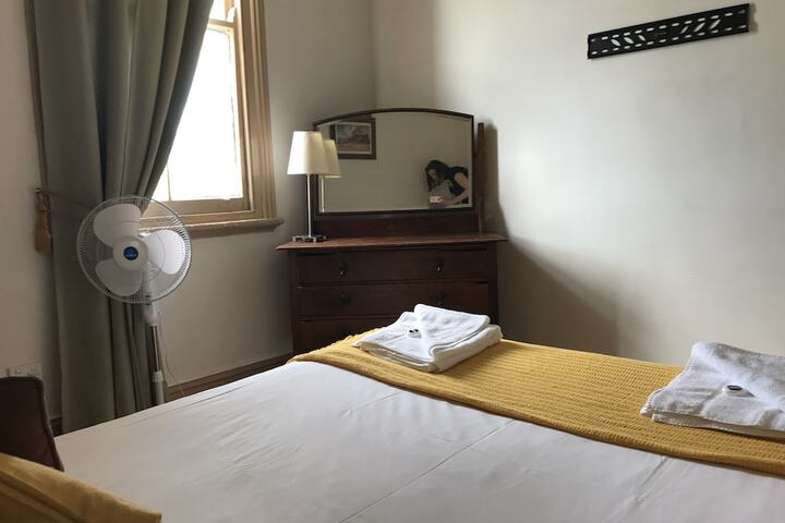 Room 21 of 40