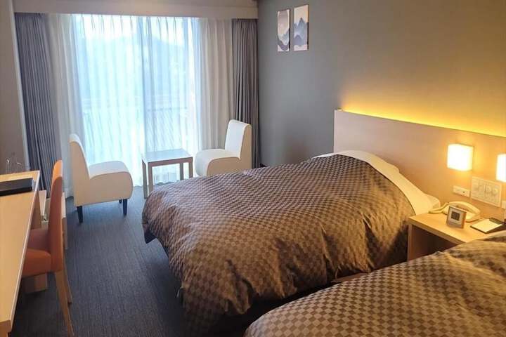 Room 9 of 32