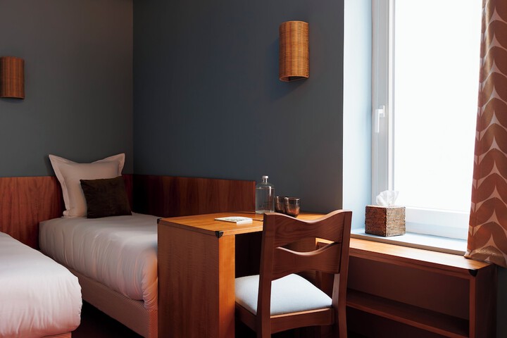 Room 42 of 75