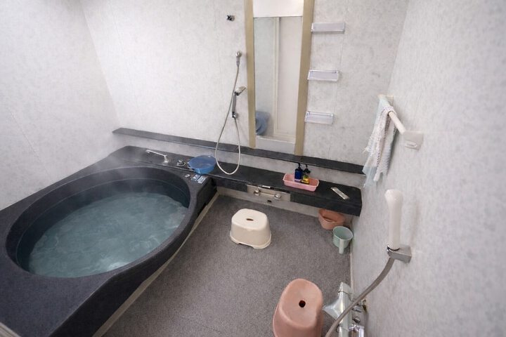 Room 16 of 33