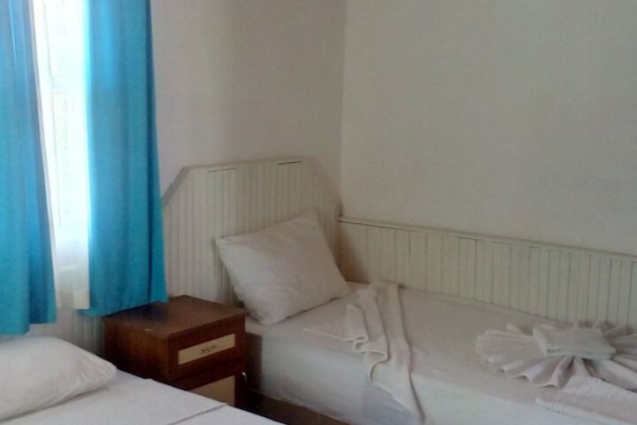 Room 4 of 33