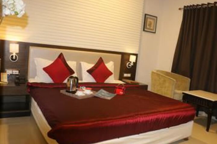 Room 9 of 25