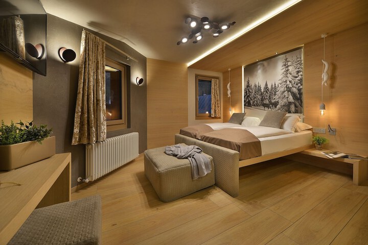 Room 82 of 211