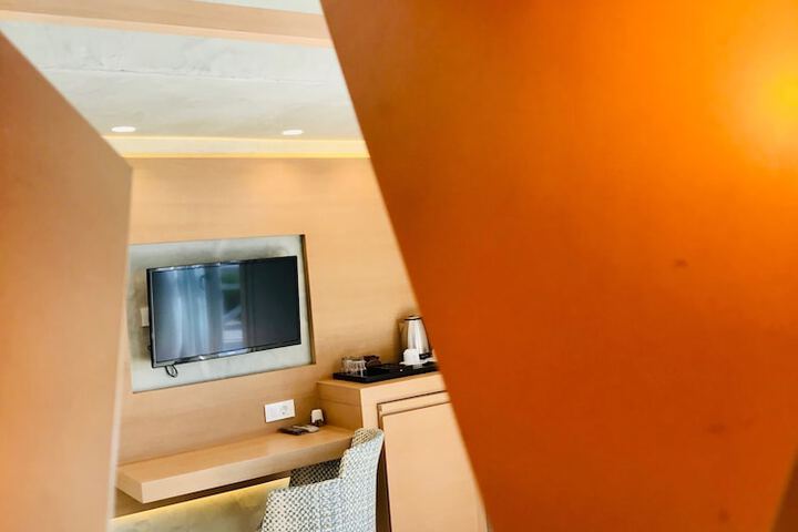 Room 12 of 50