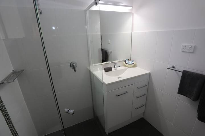 Room 128 of 199