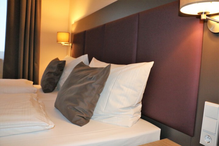 Room 10 of 25