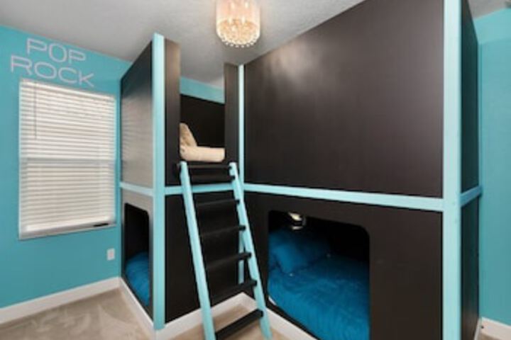 Room 35 of 46
