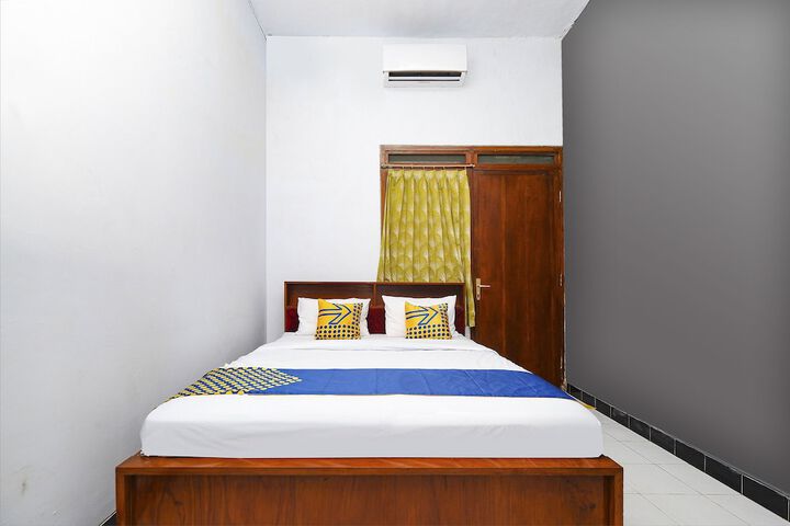 Room 2 of 44