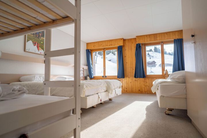 Room 6 of 10