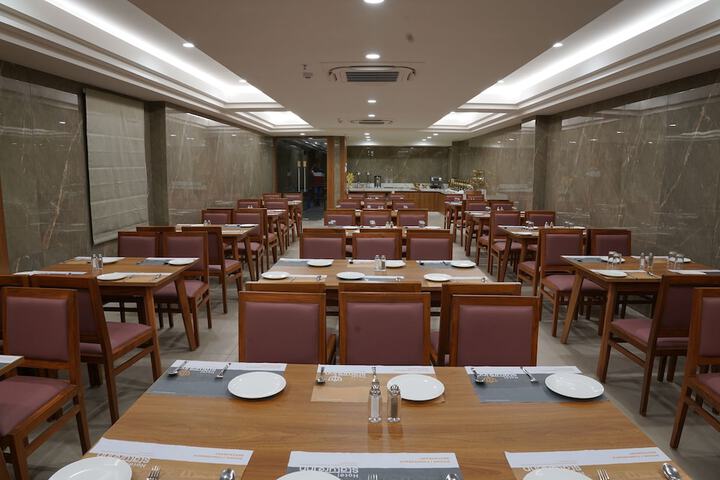 Dining 19 of 29