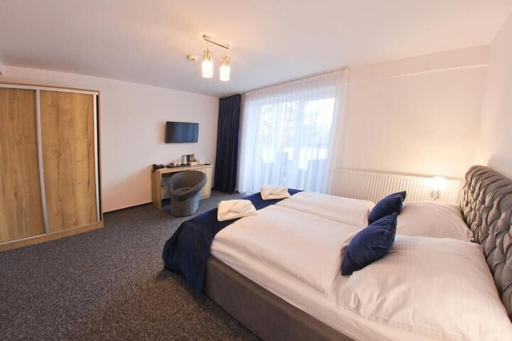 Room 9 of 27