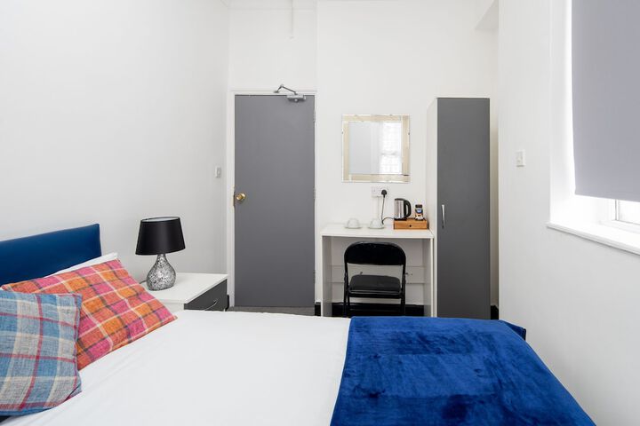 Room 9 of 38