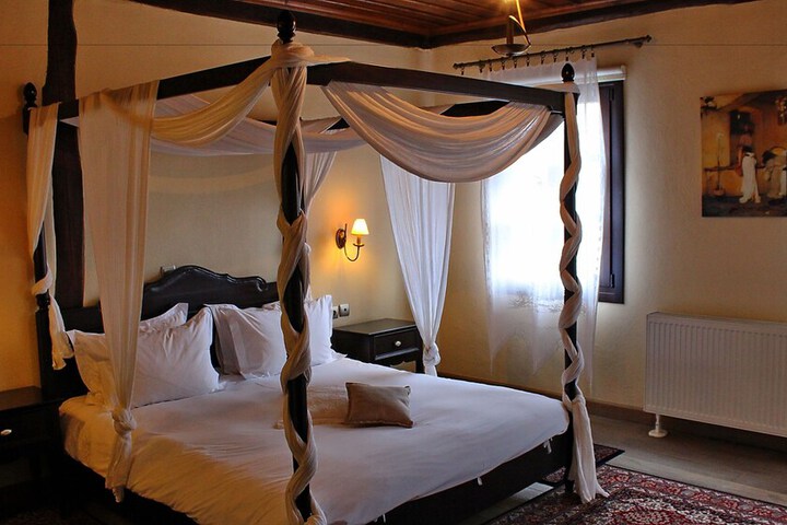 Room 18 of 74