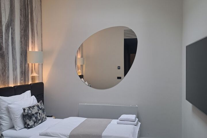 Room 15 of 42