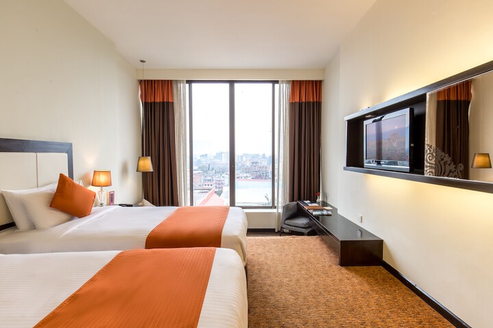 Room 10 of 50