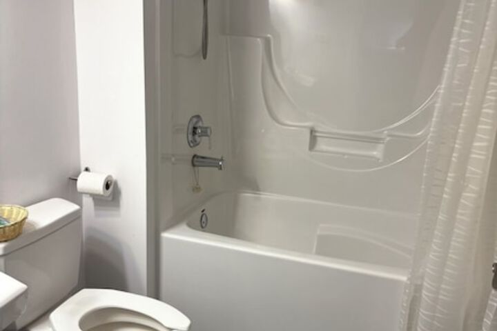 Room 9 of 12