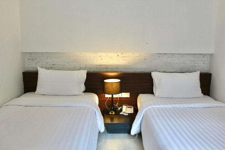 Room 5 of 64