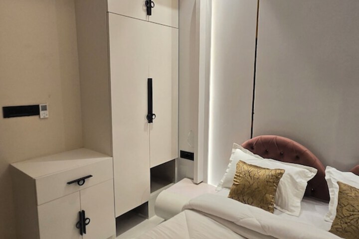 Room 12 of 21