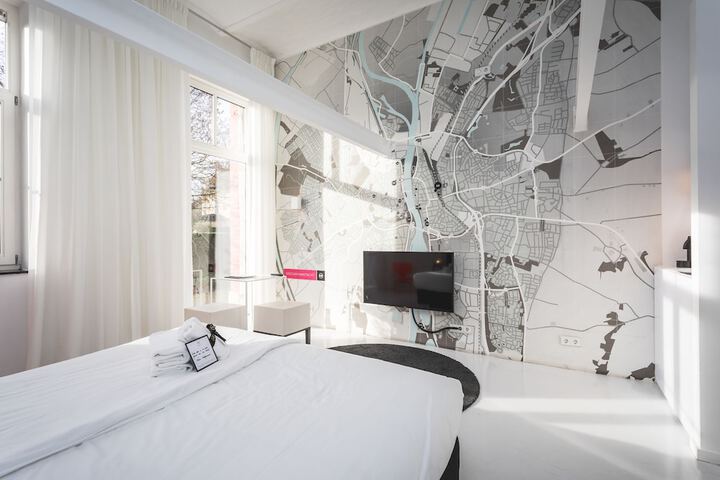 Room 8 of 214