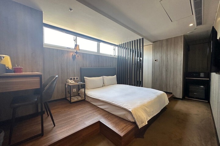 Room 7 of 36