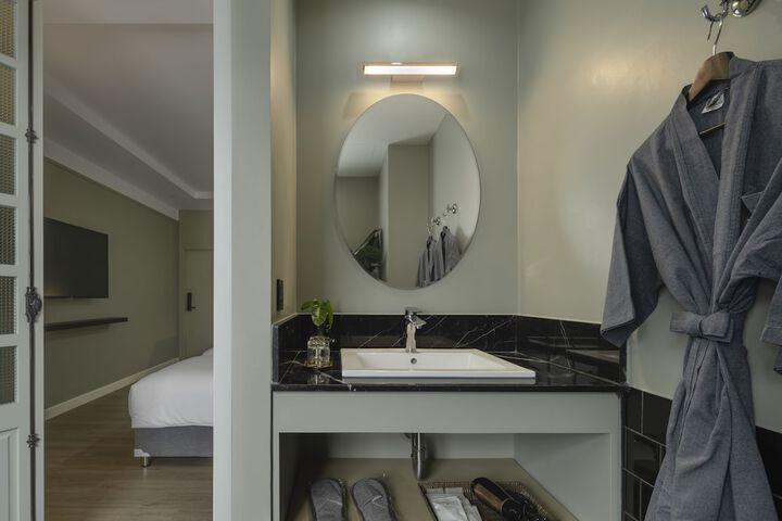 Room 25 of 43