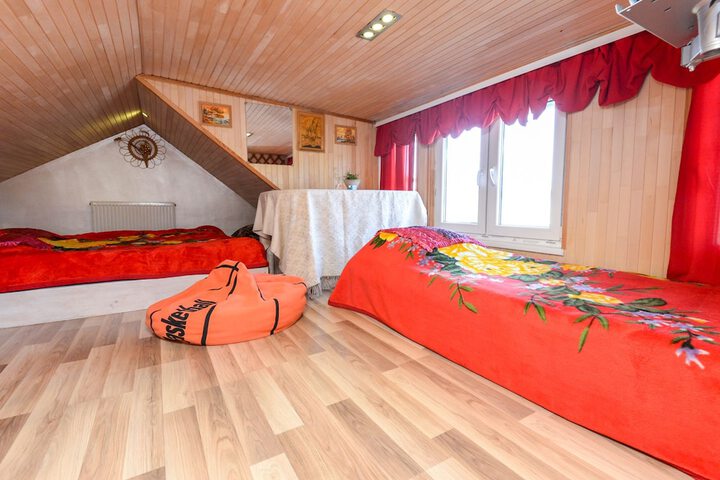 Room 12 of 97