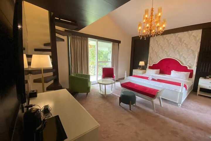 Room 4 of 67