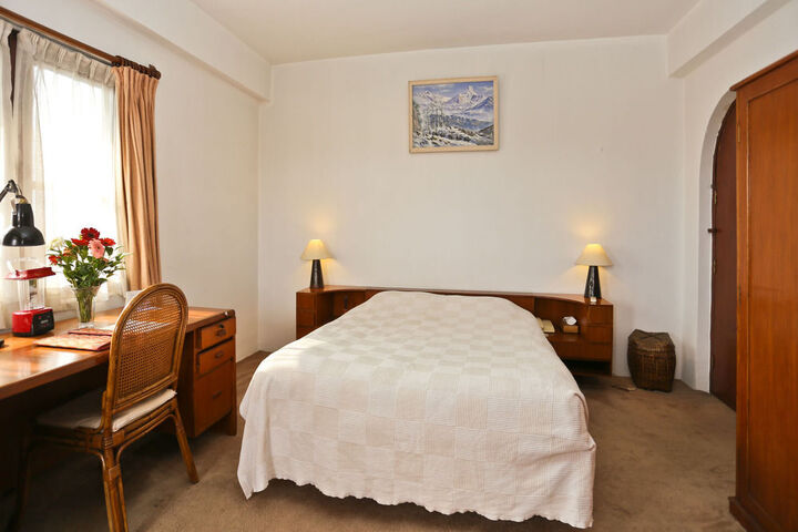 Room 2 of 37