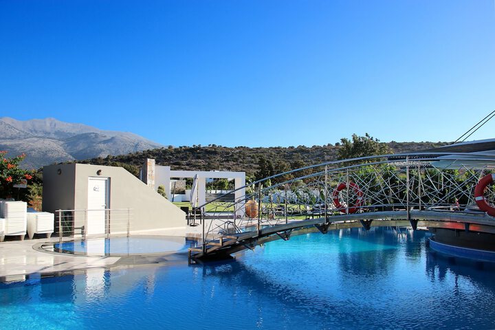 Hotel Pool
