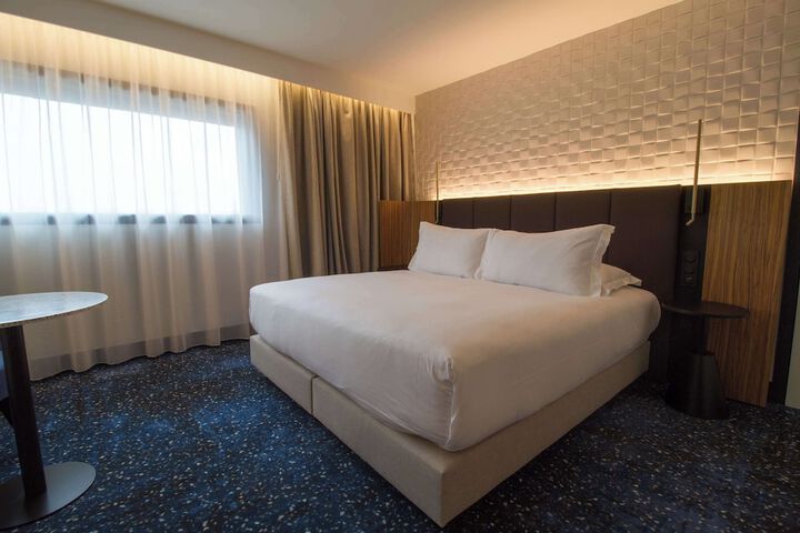 Room 48 of 153