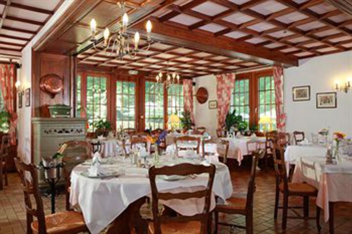 Dining 65 of 68