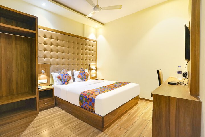FabHotel Cozy Inn