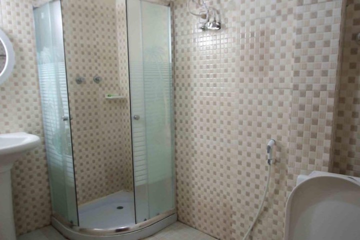 Room 4 of 13