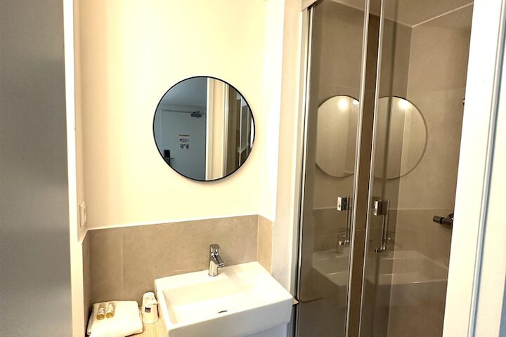 Room 21 of 36
