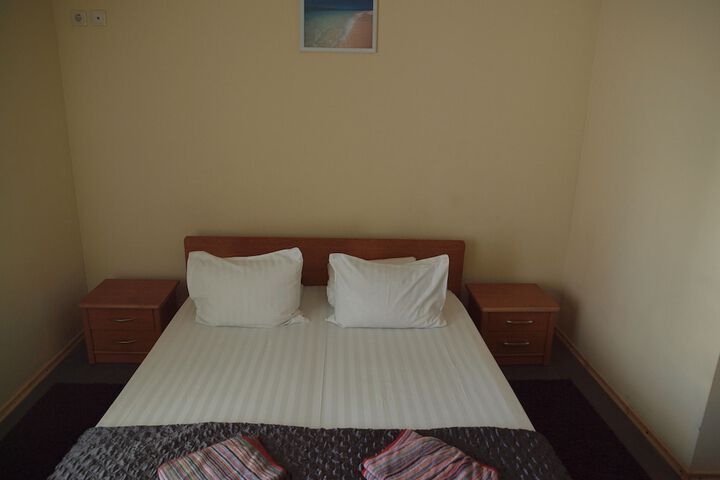Room 6 of 69