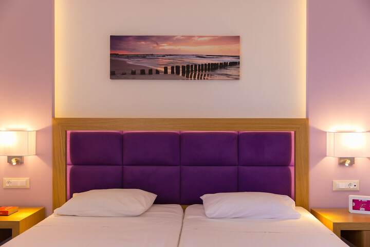 Room 2 of 73