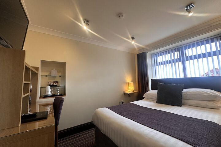 Room 12 of 27