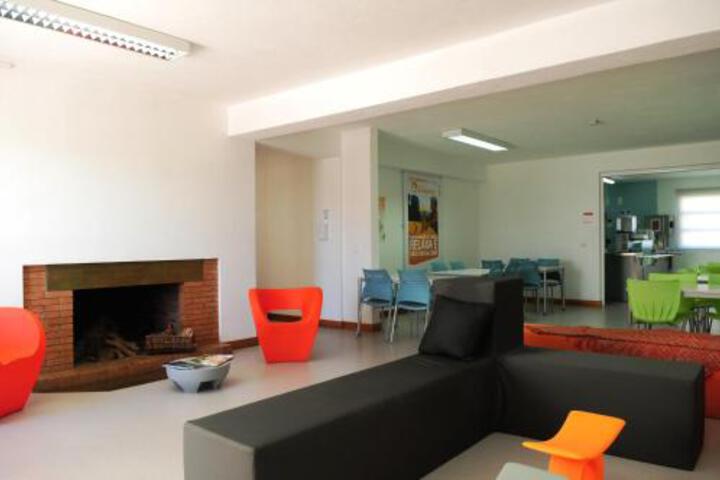 Lounge 28 of 28
