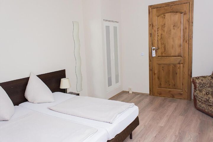 Room 15 of 28