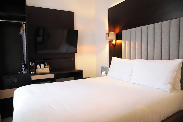 Room 44 of 68
