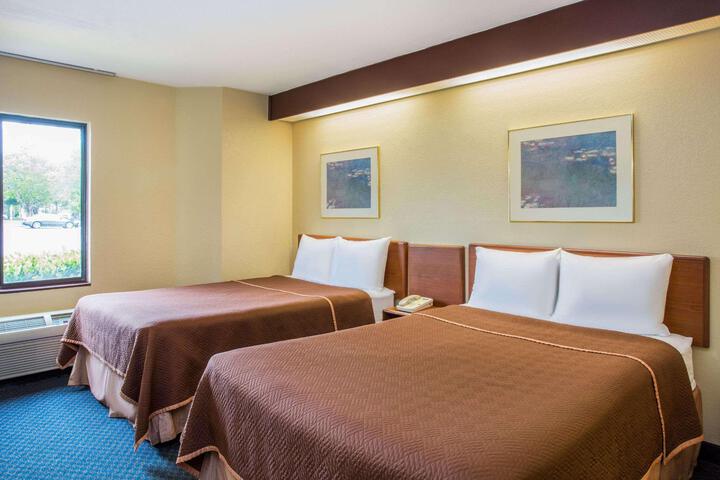 2 Double Beds (6 of 8)
