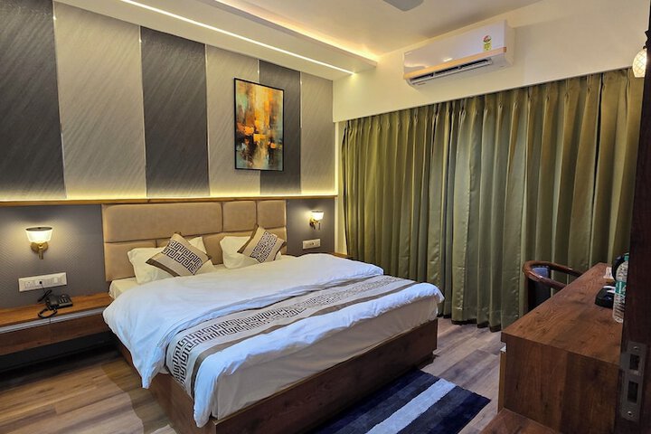 Room 5 of 20