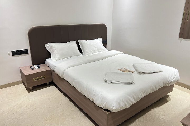Room 4 of 20