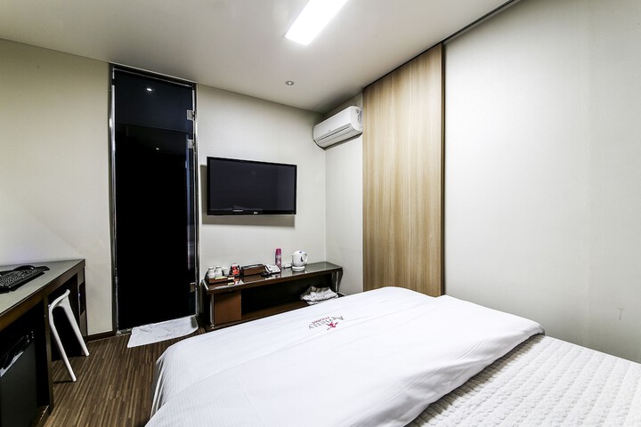 Room 14 of 95